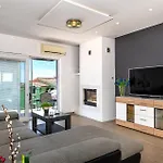 Apartment Awesome In Sibenik